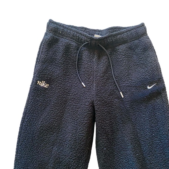 NIKE Therma Fit Black Faux Fur cozy core Sherpa Joggers - Picture 3 of 8